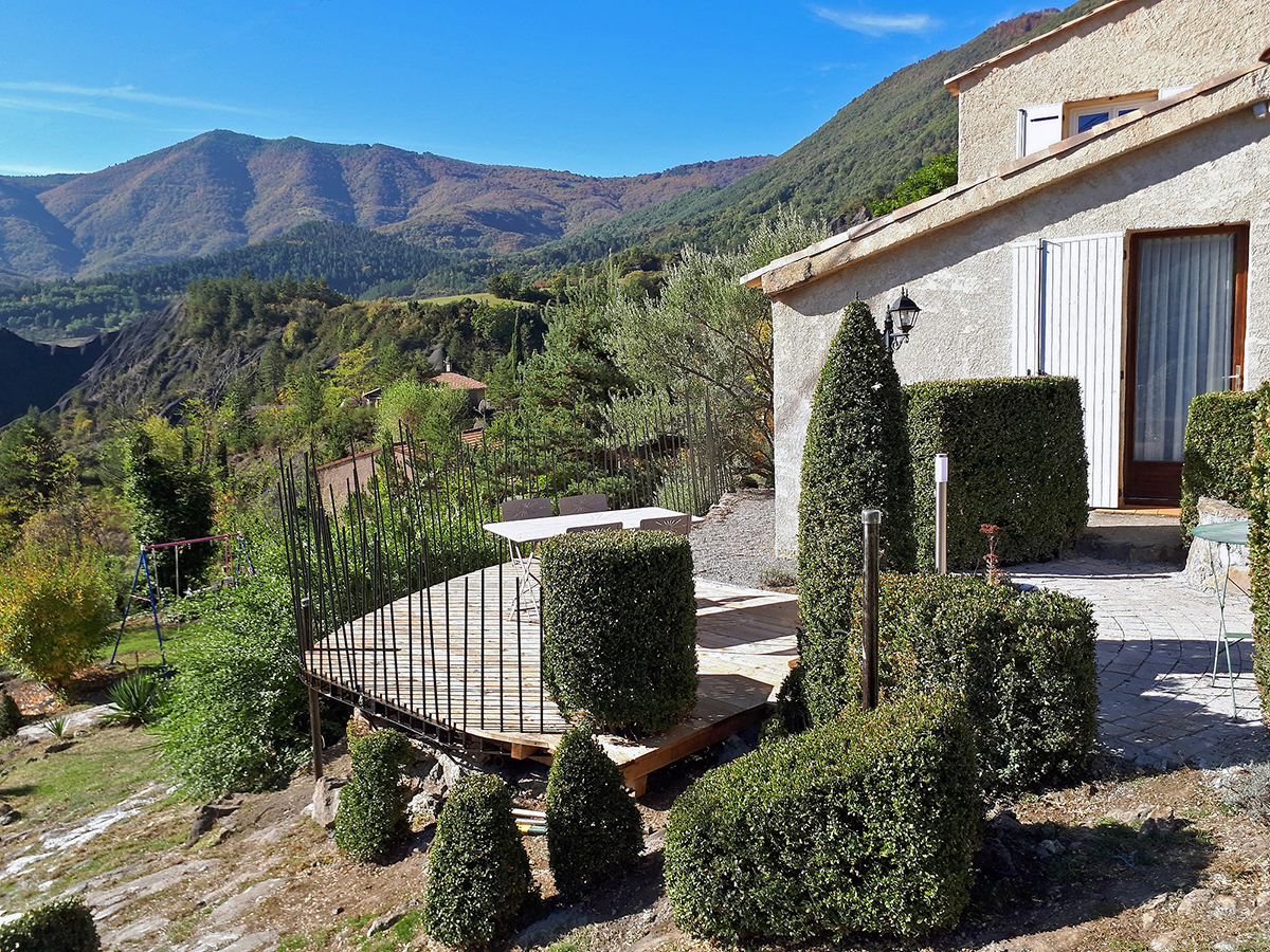 Gîte Rural Le Galabre - Vue sur Terrasse (© Christine Collieux)