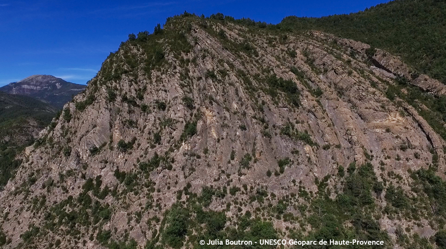 Pli de Beaujeu - Pli de Beaujeu (© Julian Boutron - Unesco Géoparc de Haute-Provence)