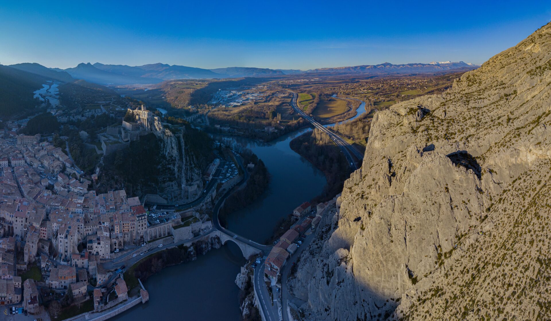 La clue de Sisteron - La clue de Sisteron (© AD 04 - N. d'Ortolli Kaléo)