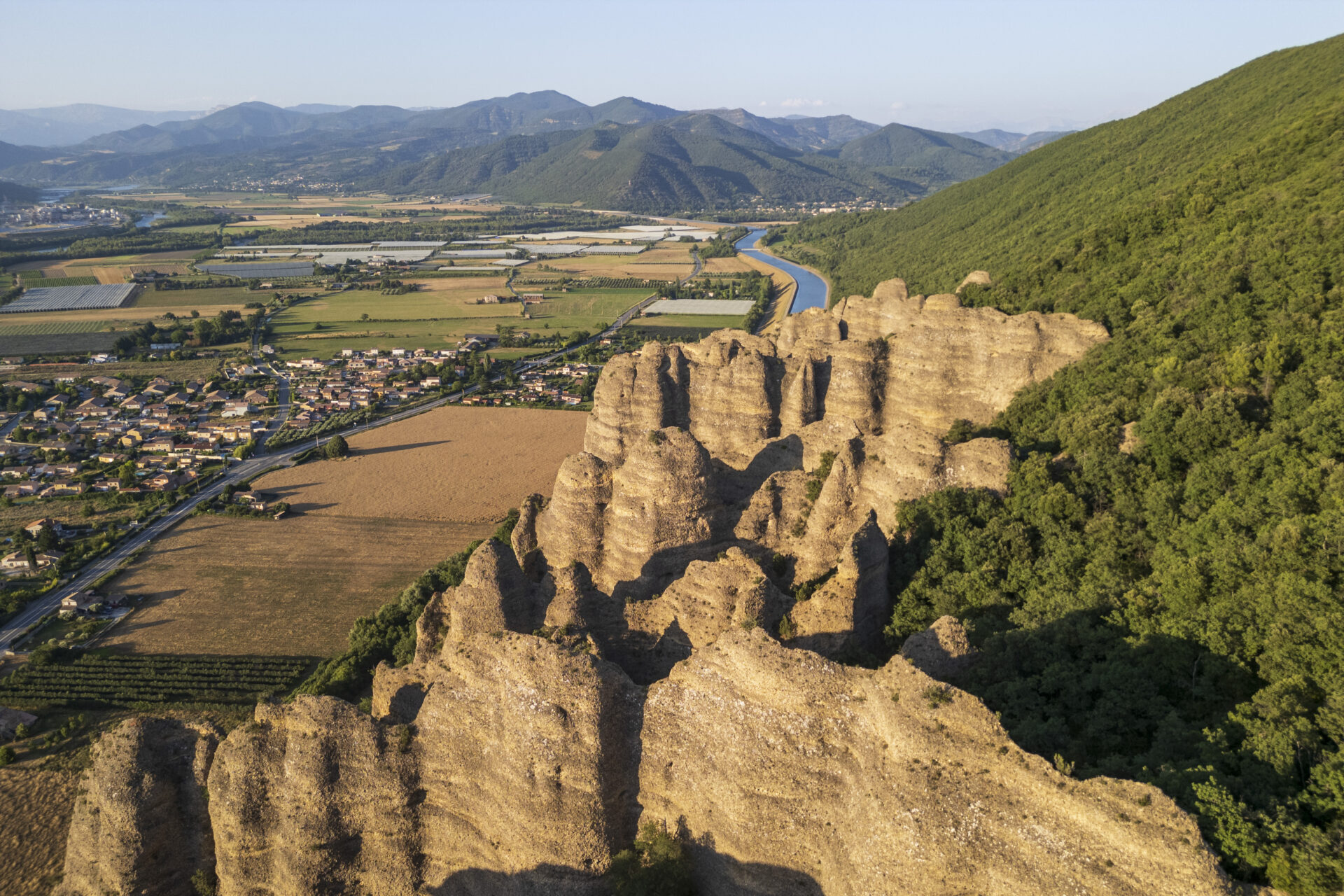 Le canal EDF_Les Mées - les Mées (© ©️AD 04/Martin Champon)