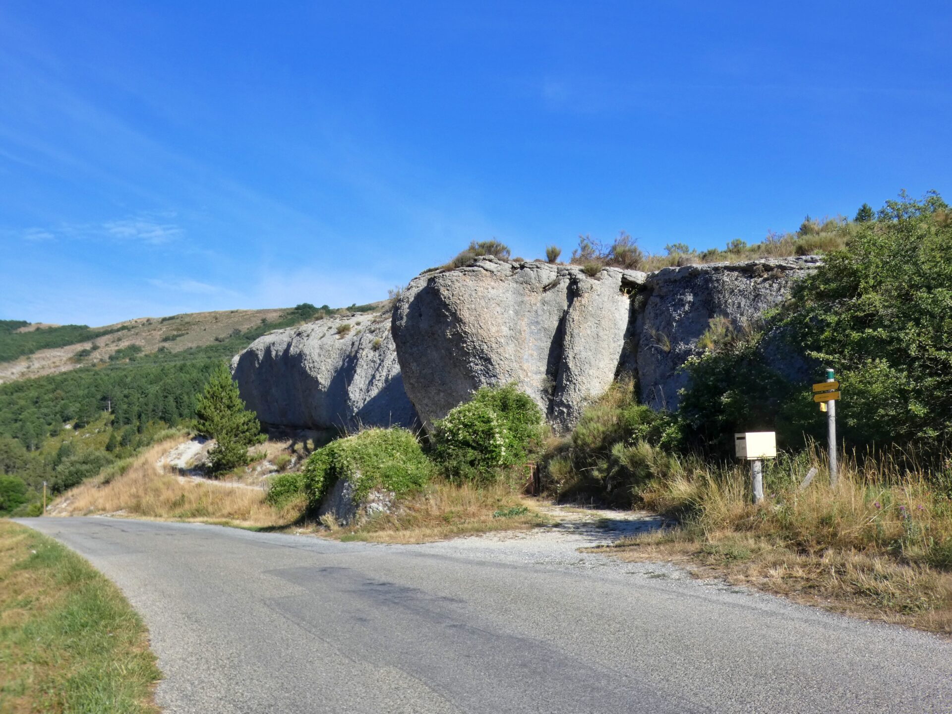 Le rocher de la Baleine_Saint-Geniez (© ©OT_Sisteron)