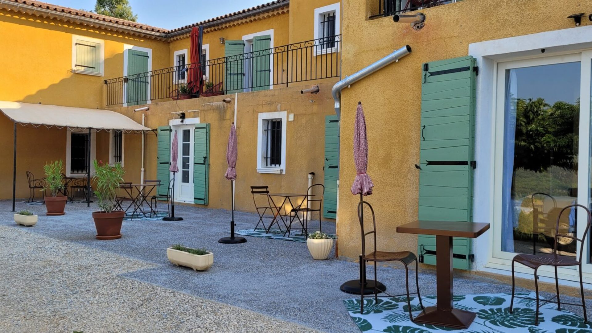 Le Jas de Volonne - Terrasse et salon de jardin (© Franck Le Nedic)