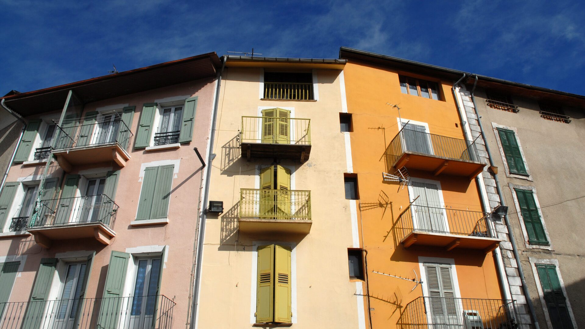 Villages et Cités de Caractère Seyne les Alpes - Façade Grande Rue Seyne (© ©AD04-Philippe Leroux)