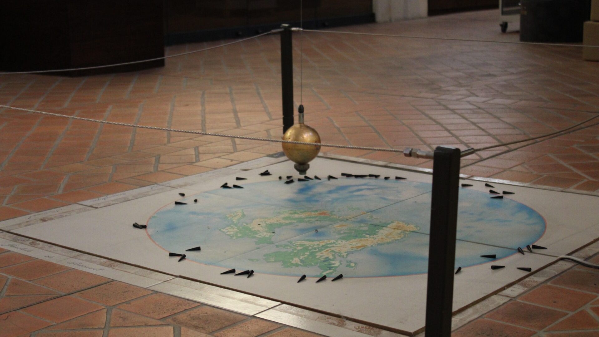 Pendule de Foucault - Musée terre et temps (© Office de Tourisme Sisteron Buëch)