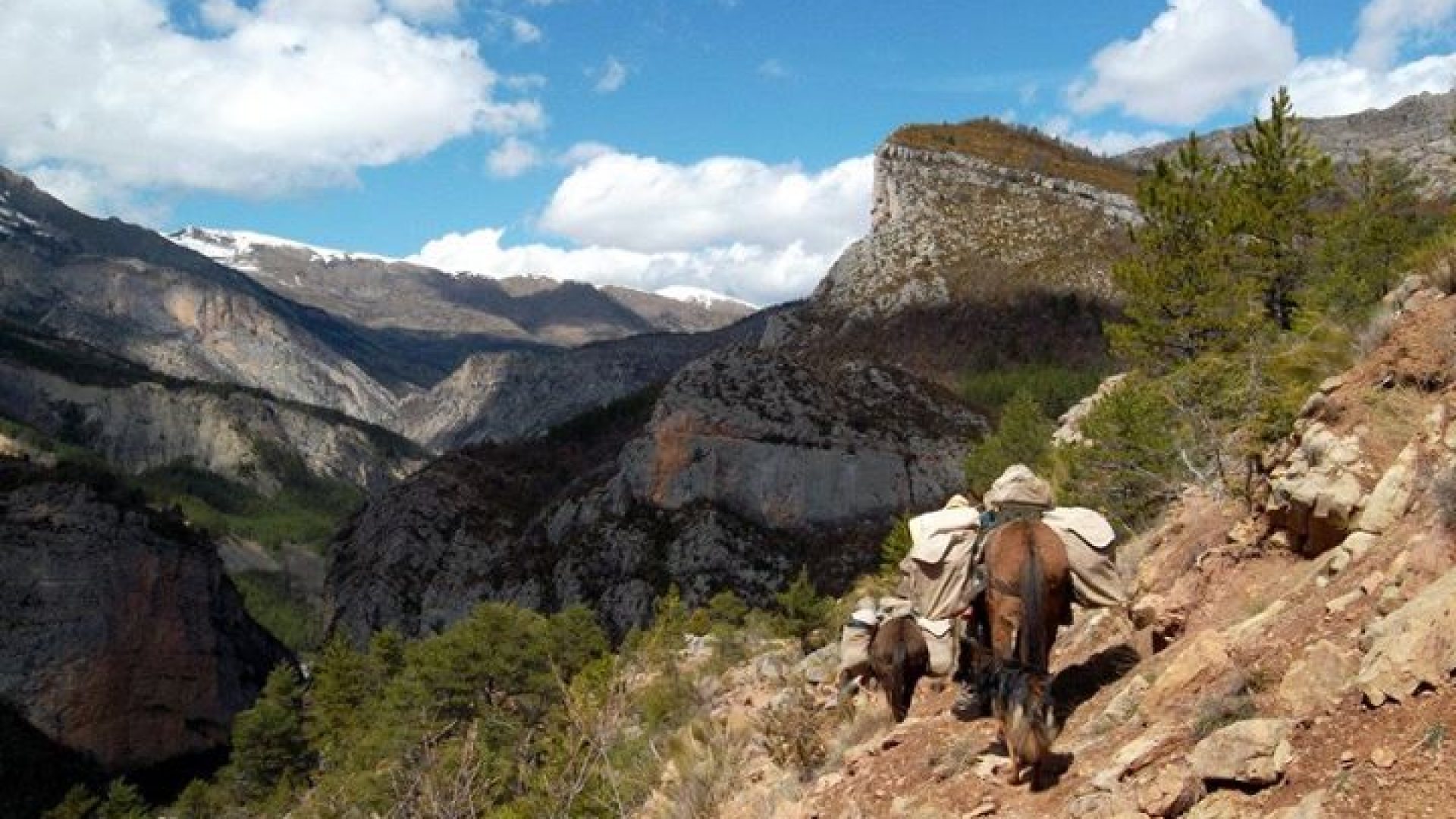 L'Art en Chemin - Randonnée du Refuge d'art du Vieil Esclangon (© L'Art en Chemin)