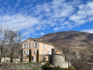 Appartement T2 Près des étoiles - Façade du bâtiment (© SARL Les robines vert-bleu)