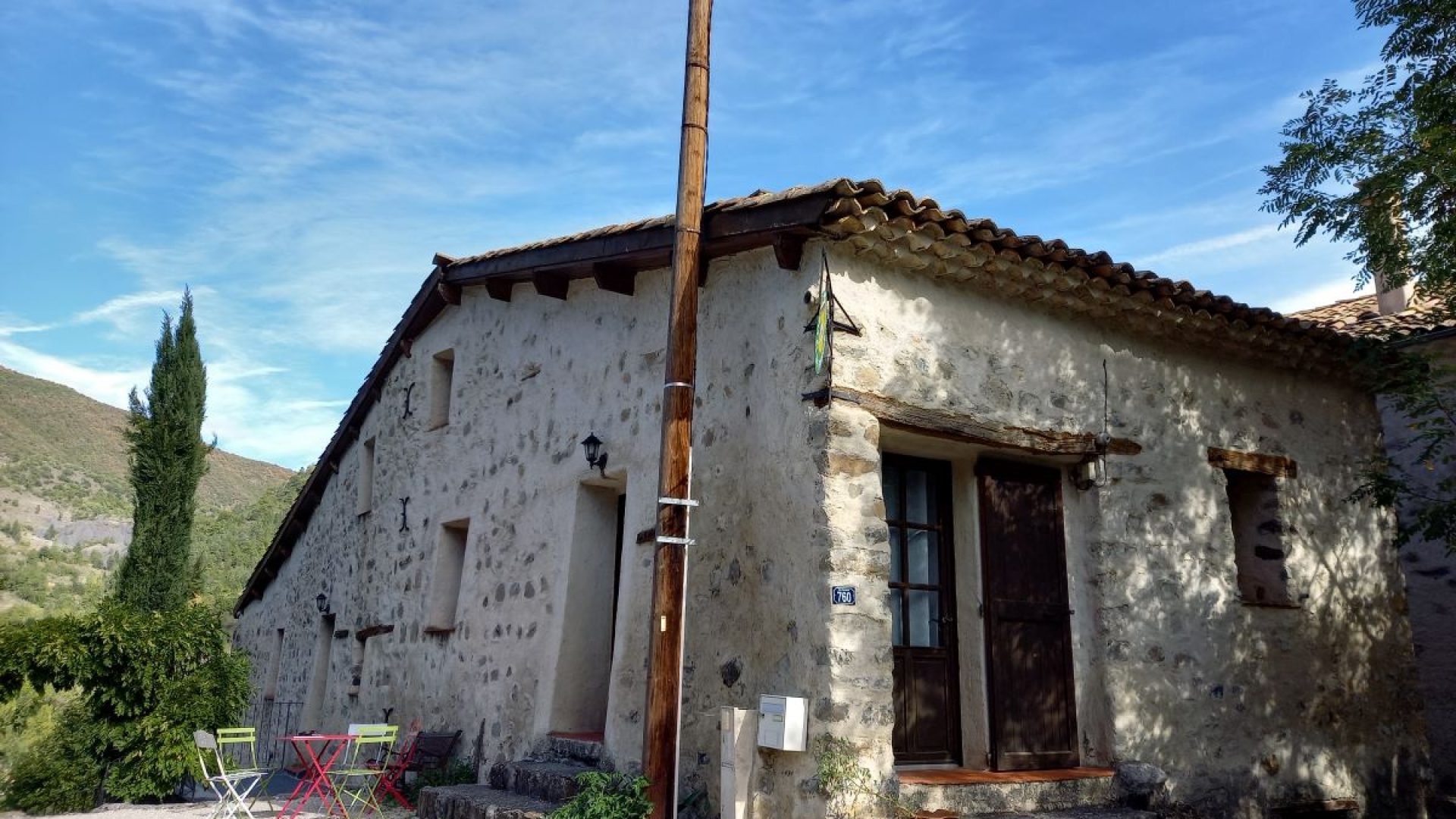 Appartement T3 Les Robines - Entrée du château (© SARL Les robines vert-bleu)