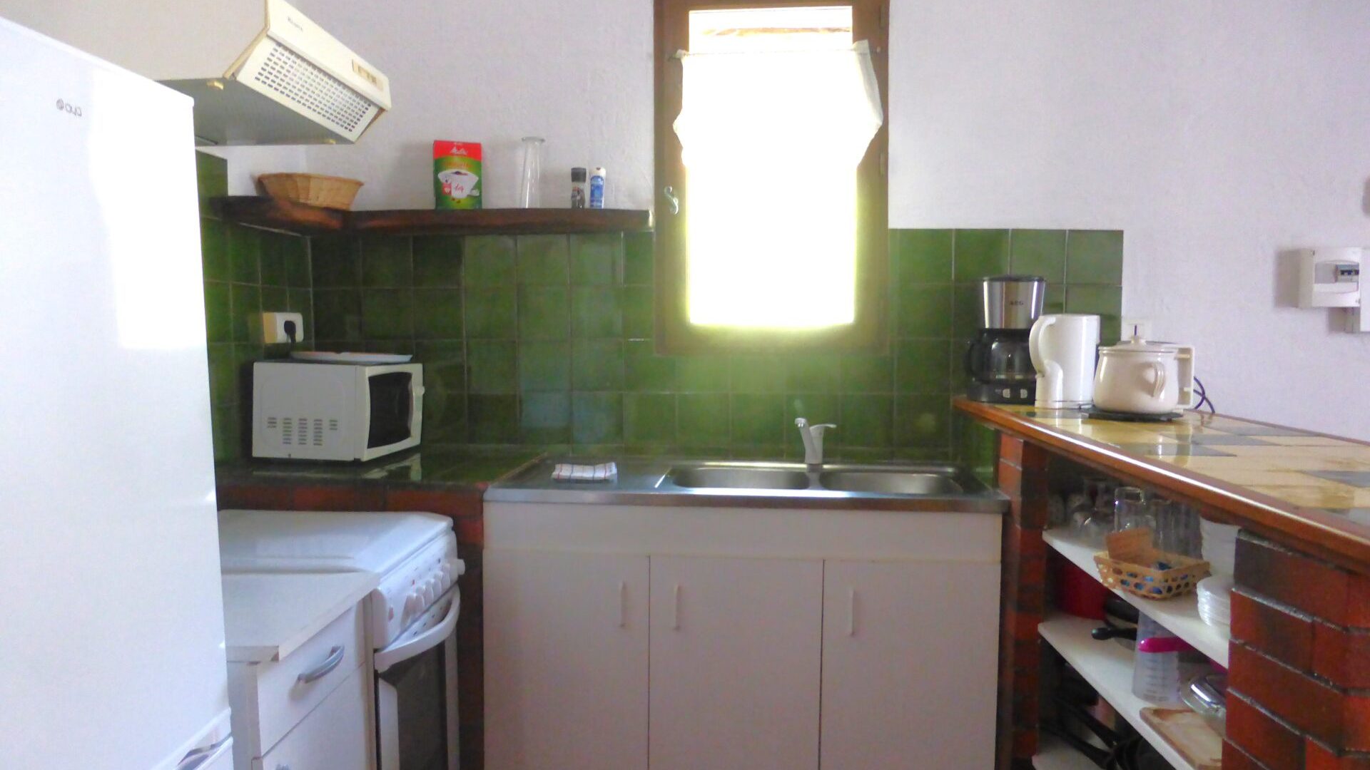 Appartement T3 Les Robines - Coin cuisine (© SARL Les robines vert-bleu)