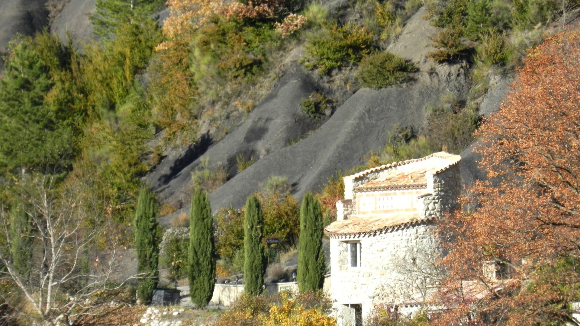 Hébergement Insolite Le Pigeonnier - Vue de l'extérieur (© SARL Les robines vert-bleu)