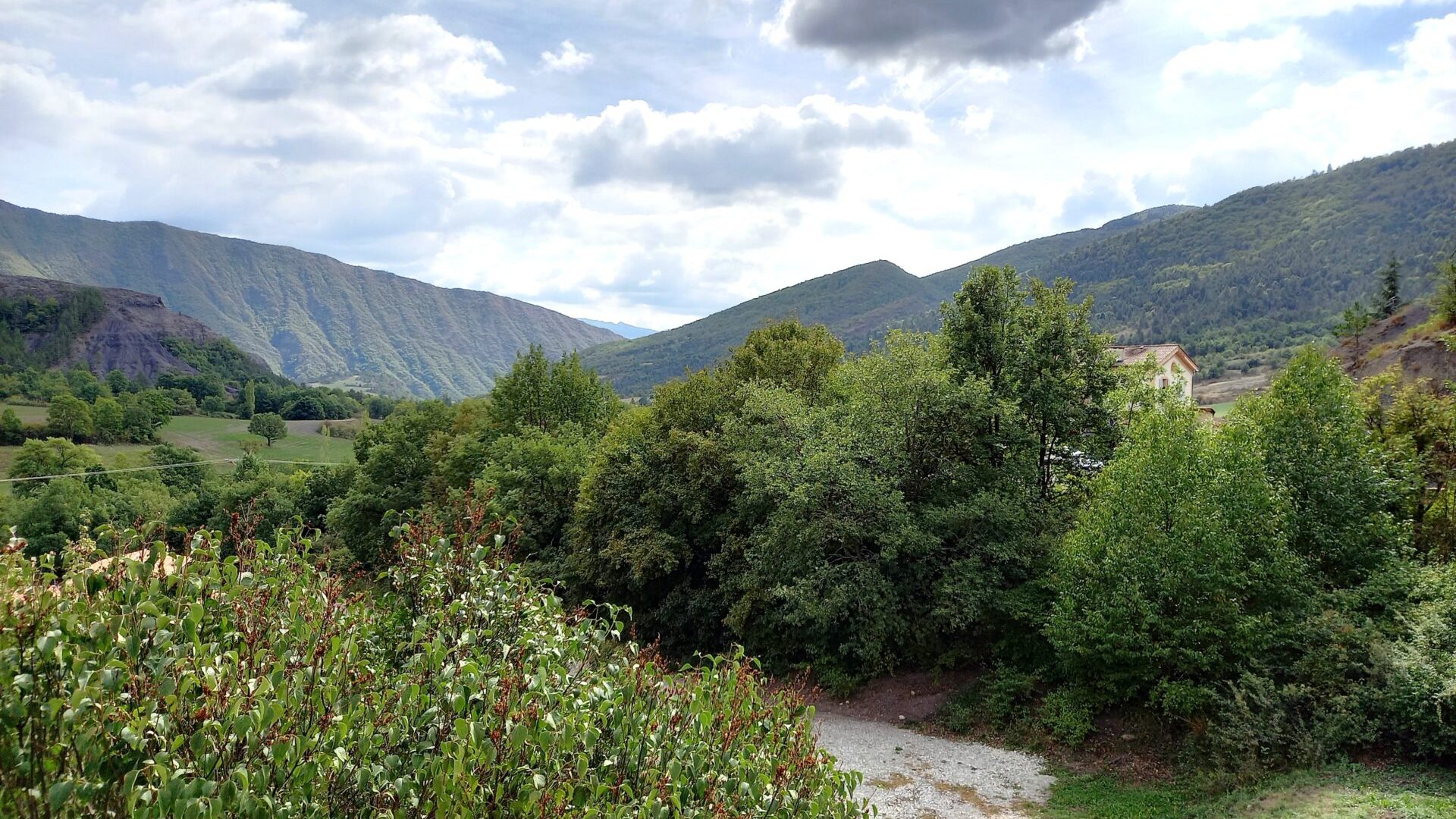 Hébergement Insolite Le Pigeonnier - Paysage (© SARL Les robines vert-bleu)