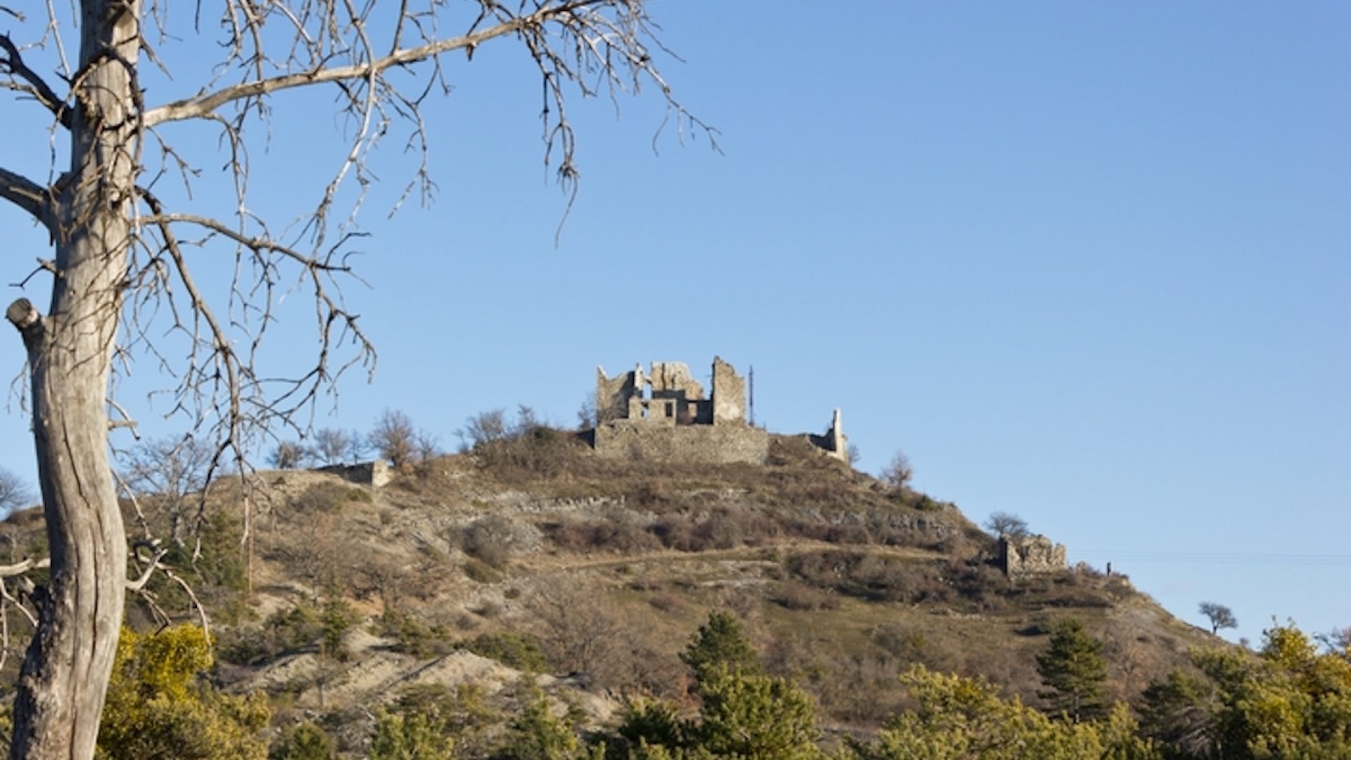 Mairie de Sigoyer - Sigoyer, vue d'en bas (© Mairie de Sigoyer)