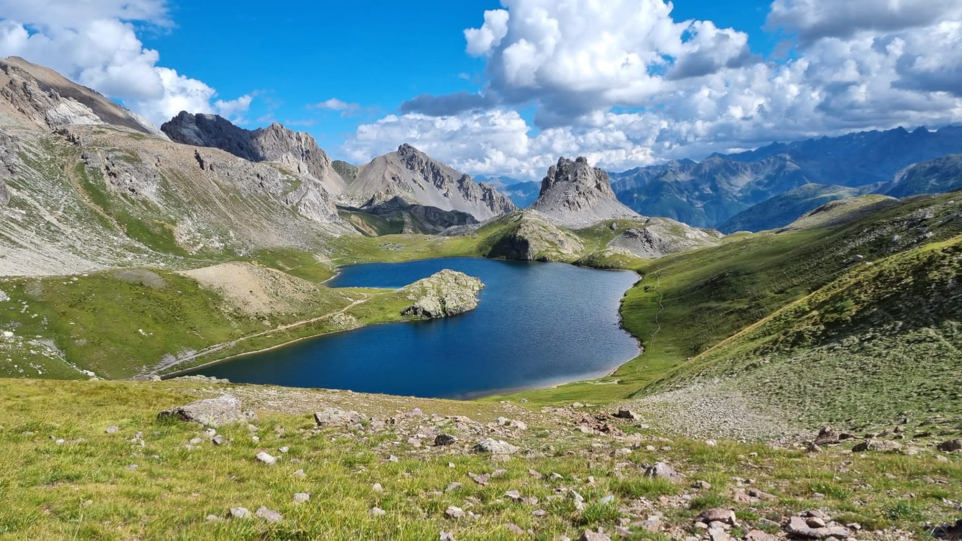 Tis'ânes, Séjours Nature Alpes et Luberon - Lac de Roburent (© Tis'Ânes)