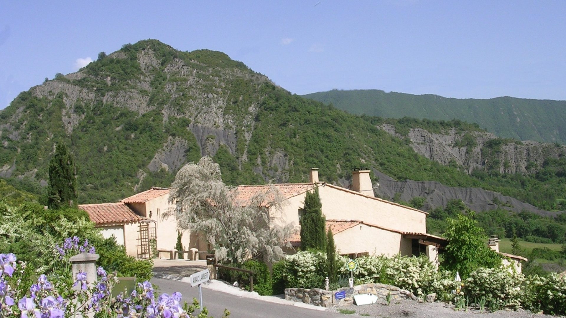 Gite  Lavande extérieur - Vue sur La Robine (© Christine COLLIEUX)