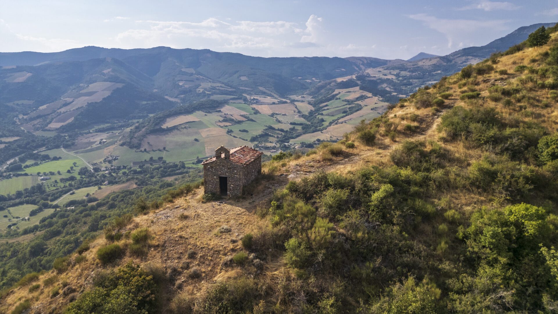 Le rocher de Sainte-Madeleine_Thoard - rocher de la Madeleine (© ©️AD 04/Martin Champon)