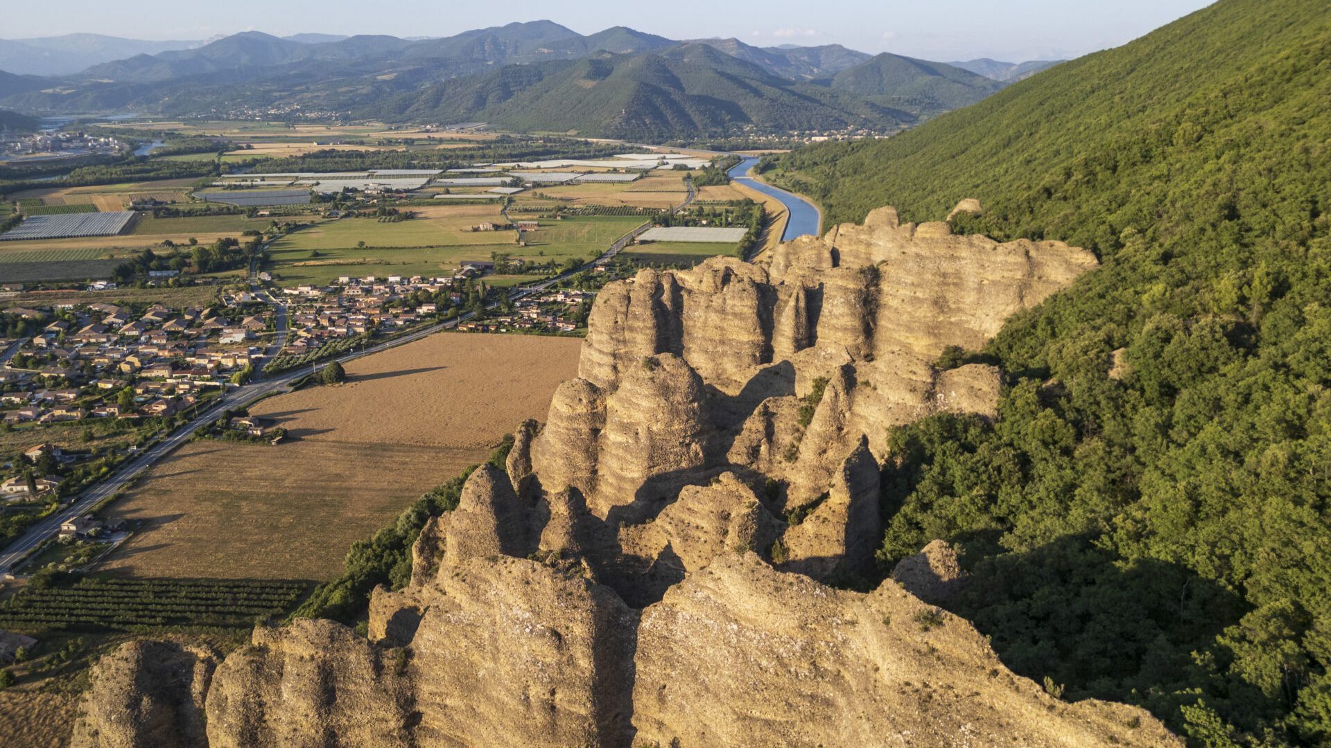 Le canal EDF_Les Mées - les Mées (© ©️AD 04/Martin Champon)