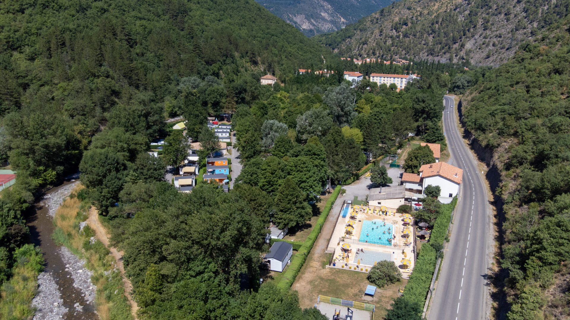 Vue aérienne (© Camping Les Eaux Chaudes)