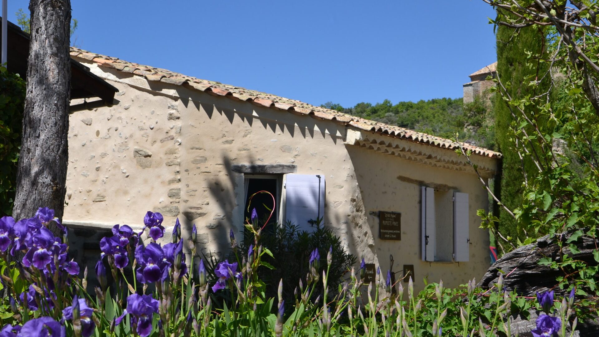 Gîte du Couchant -façade est - Gîte du Couchant Le vieil Aiglun - Digne les Bains (© Charles SPETH)