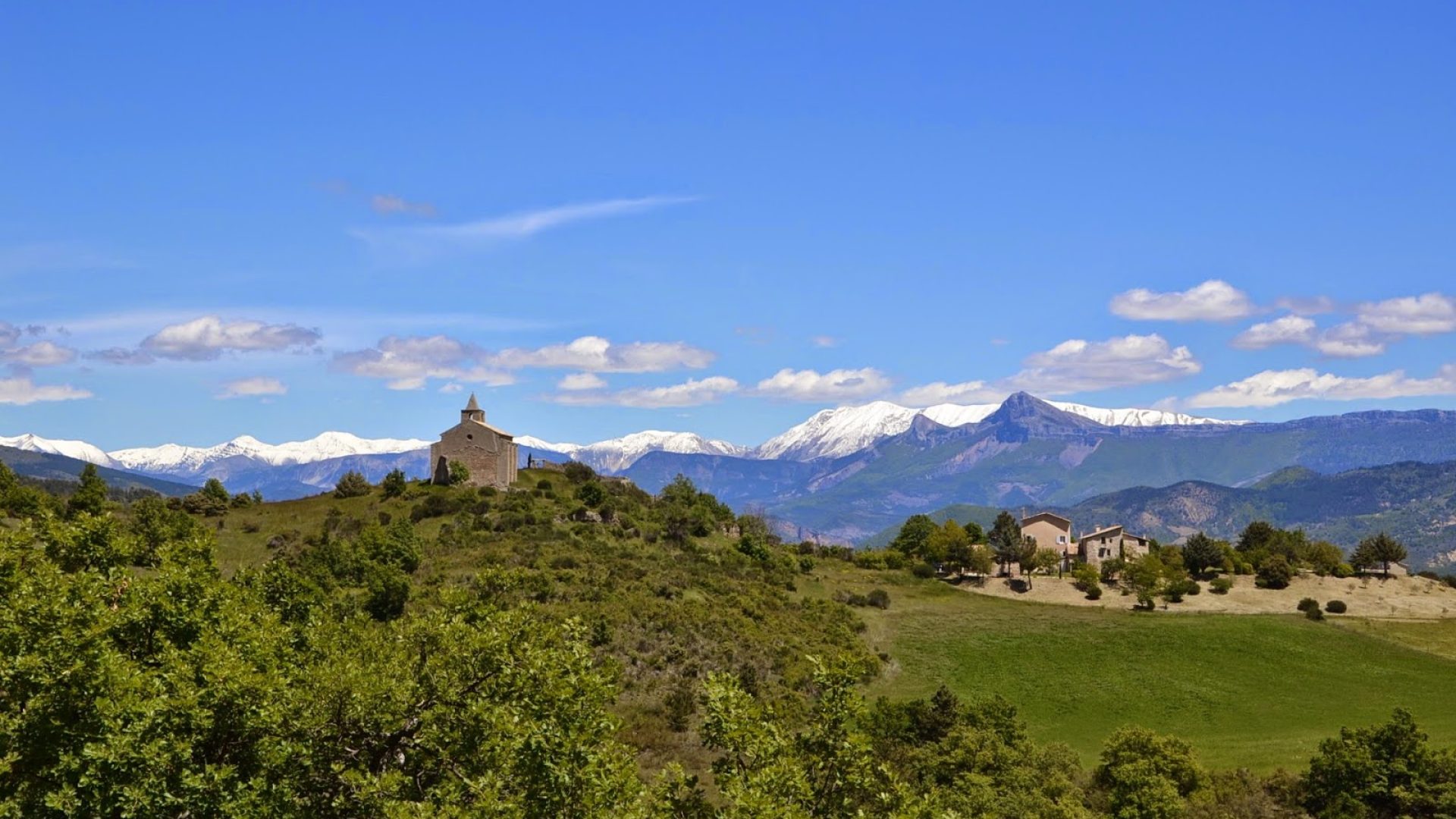 Le Vieil Aiglun vue d'ensemble - Gîte du Couchant Le vieil Aiglun - Digne les Bains (© Charles SPETH)