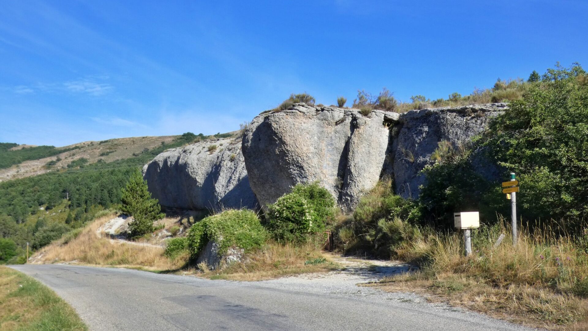 Le rocher de la Baleine_Saint-Geniez (© ©OT_Sisteron)