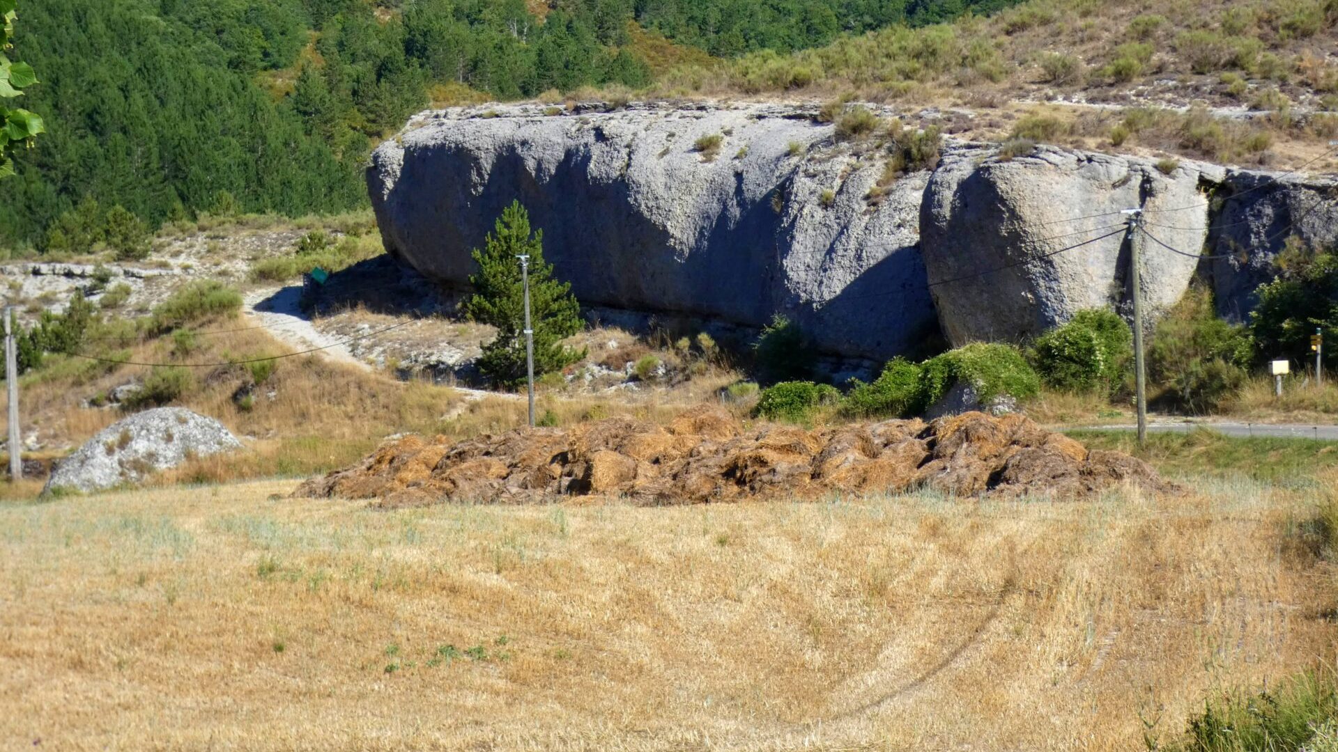 Le rocher de la Baleine_Saint-Geniez (© ©OT_Sisteron)