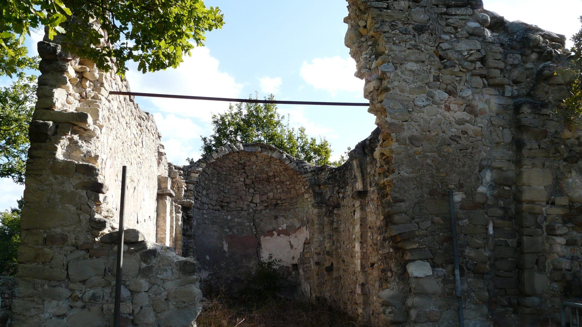 Les ruines de l'église Saint-Jean_Aiglun (© ©UGHP)