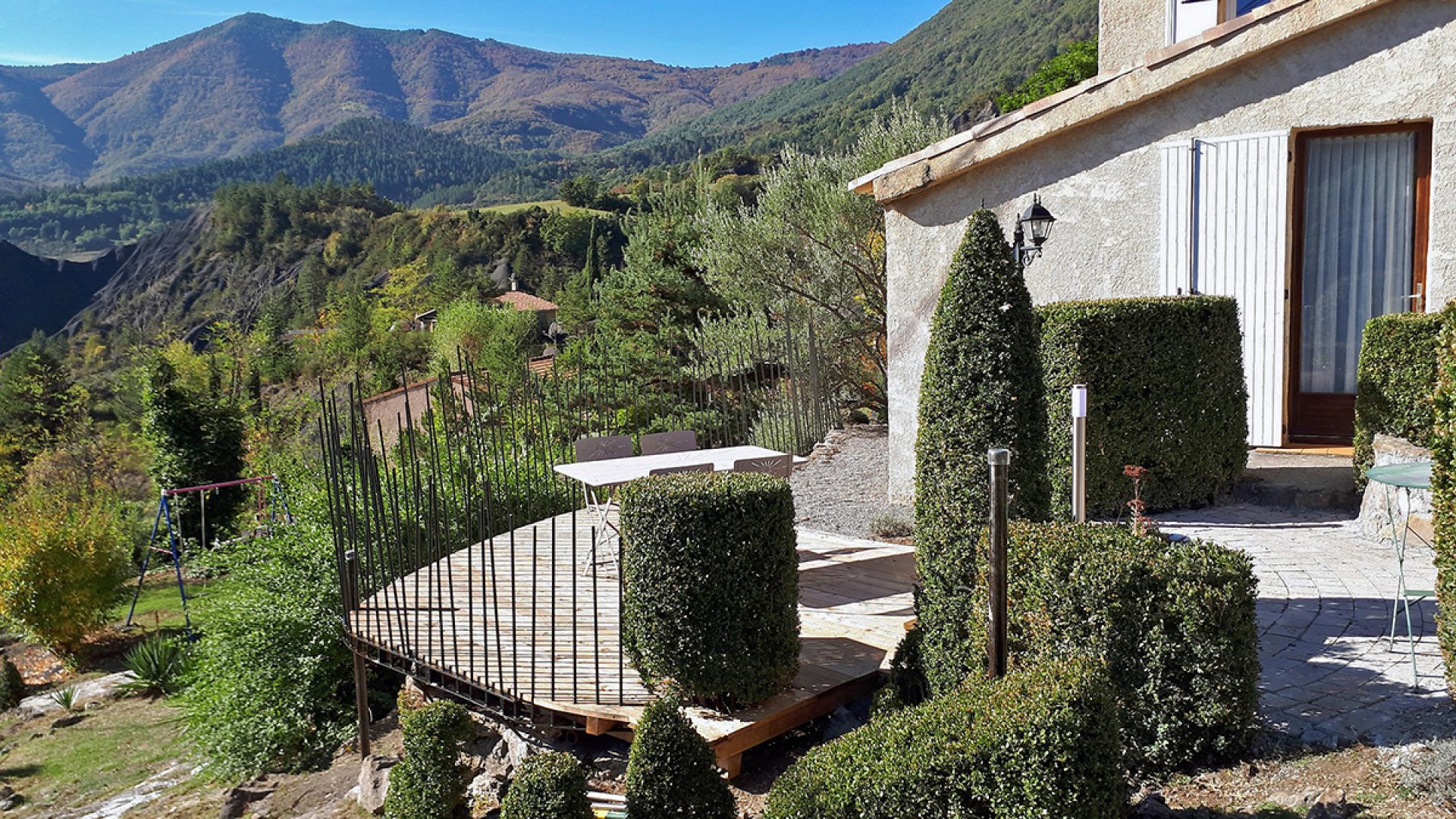 Gîte Rural Le Galabre - Vue sur Terrasse (© Christine Collieux)