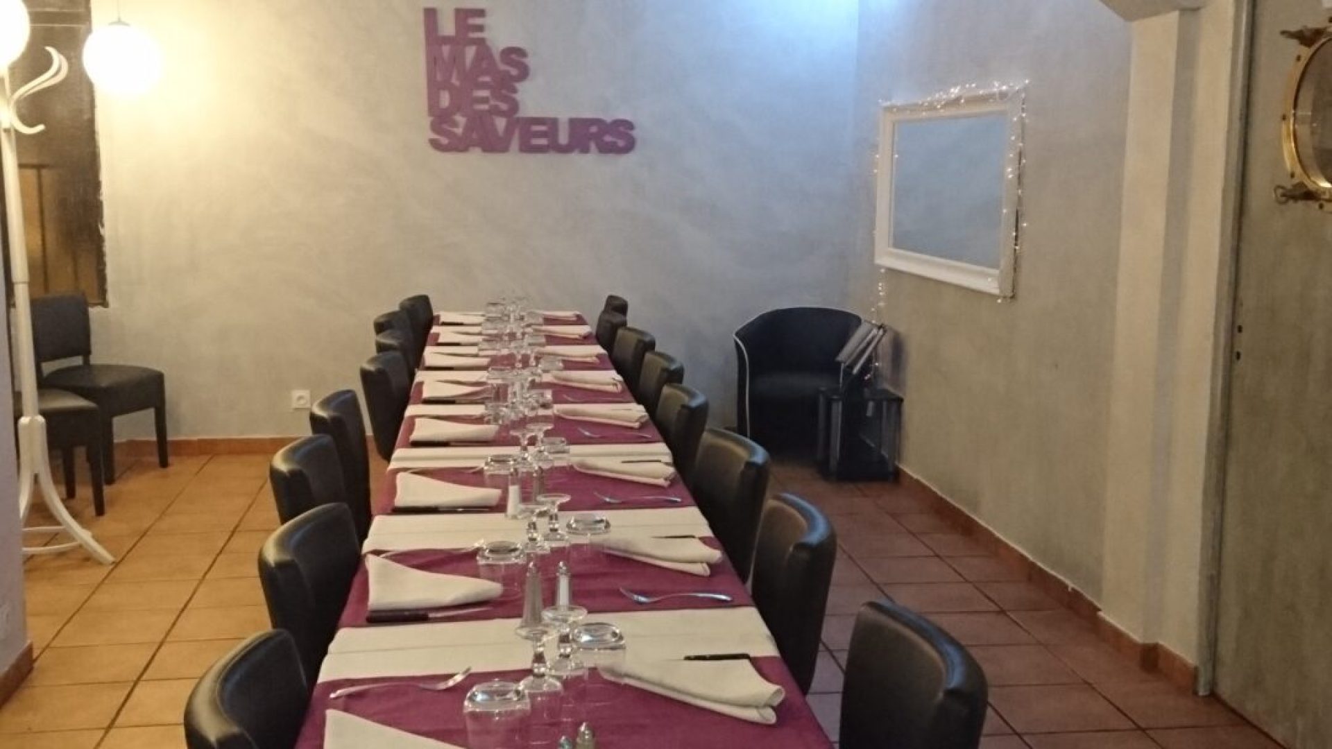 Restaurant Le Mas des Saveurs à Sisteron - La salle (© Restaurant Le Mas des Saveurs)