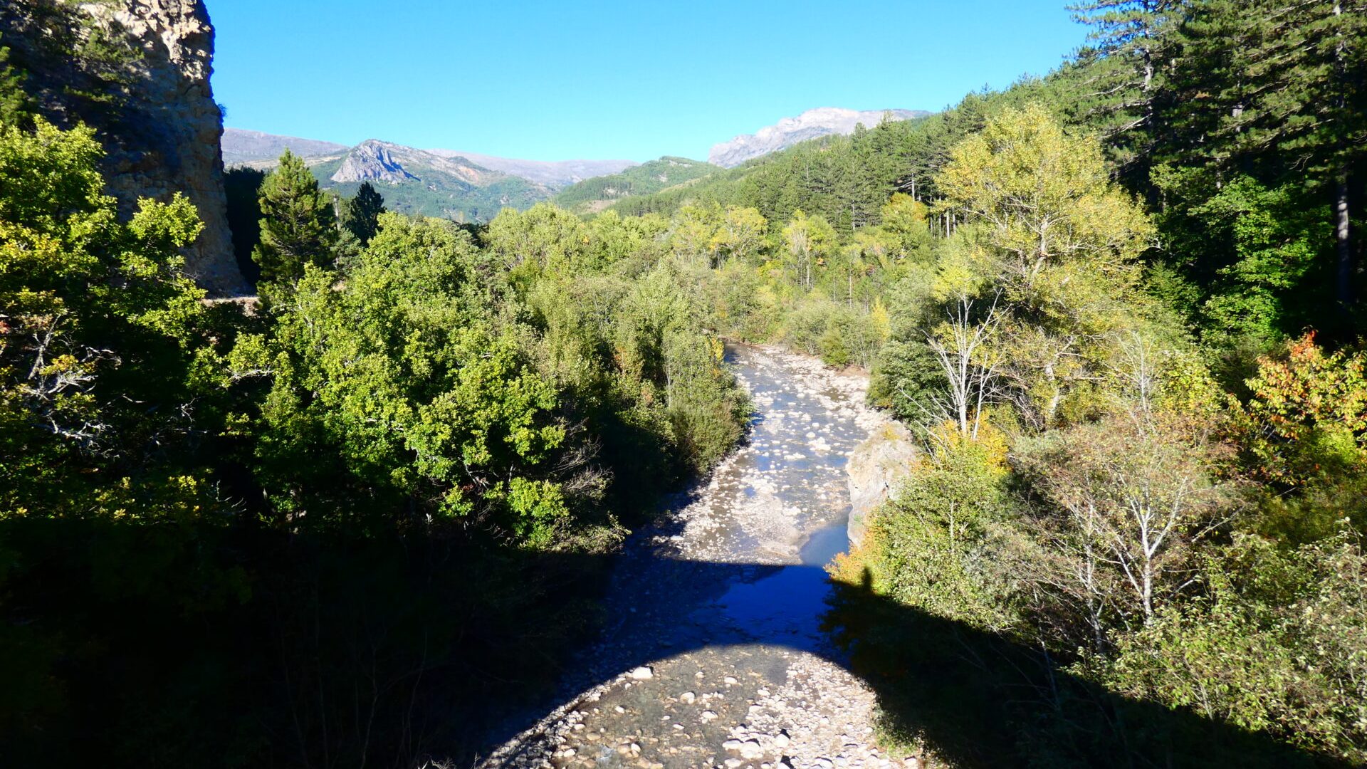 Le pont de la Reine Jeanne - Le Vançon (© Office de Tourisme Sisteron Buëch)