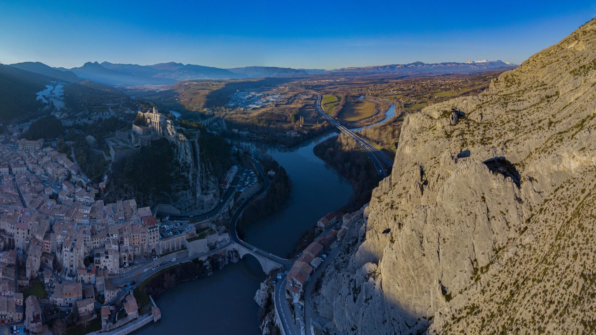 La clue de Sisteron - La clue de Sisteron (© AD 04 - N. d'Ortolli Kaléo)