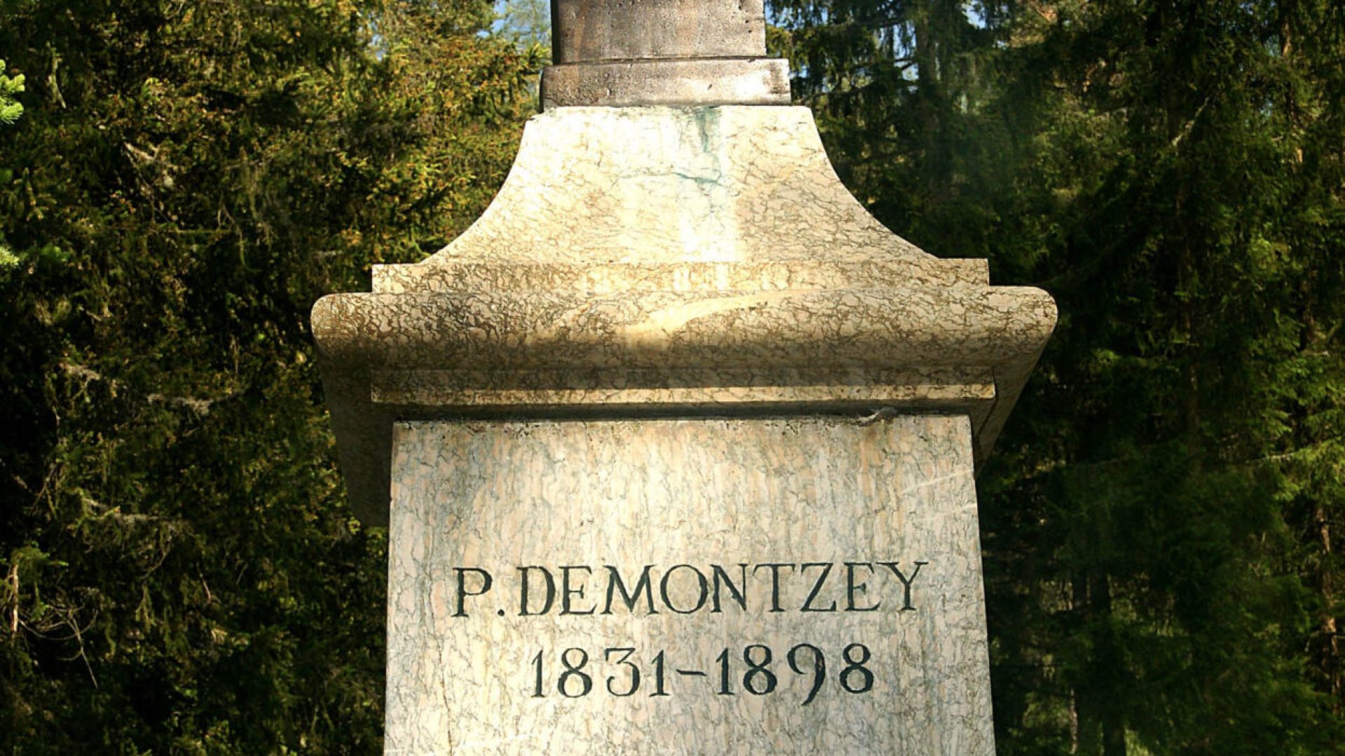 Le Parc Demontzey - Statue de Pierre Demontzey (© OT BSP)