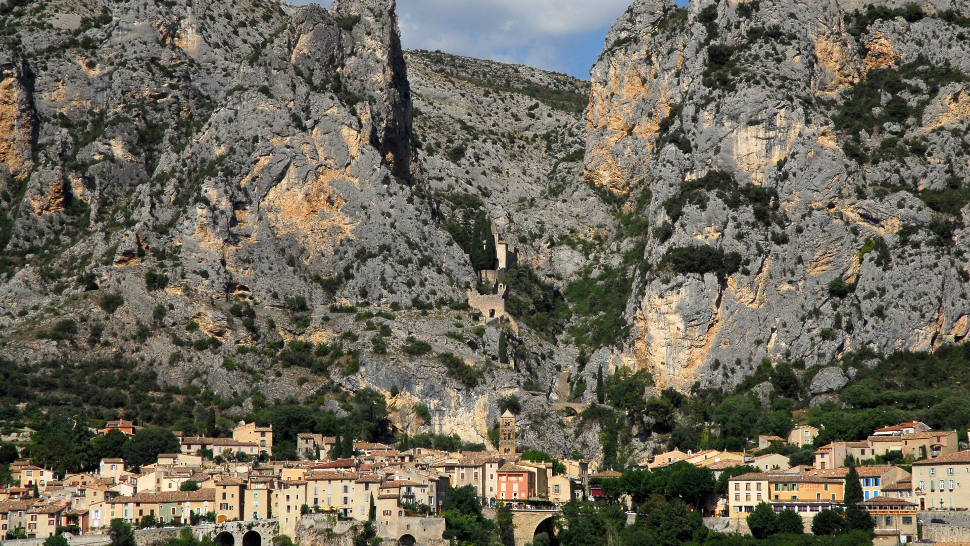 Village de Moustiers-Sainte-Marie - Village de Moustiers-Sainte-Marie (© AD04-Philippe Leroux)